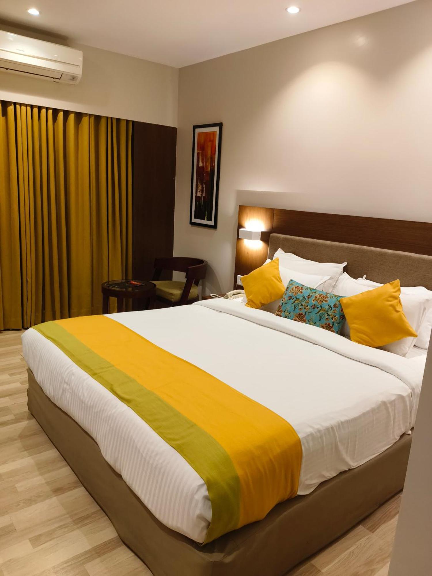 Hotel Park Residency Adoor à Adur Extérieur photo