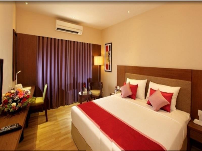 Hotel Park Residency Adoor à Adur Extérieur photo