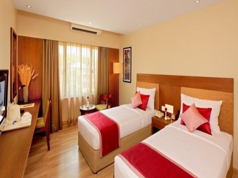 Hotel Park Residency Adoor à Adur Extérieur photo