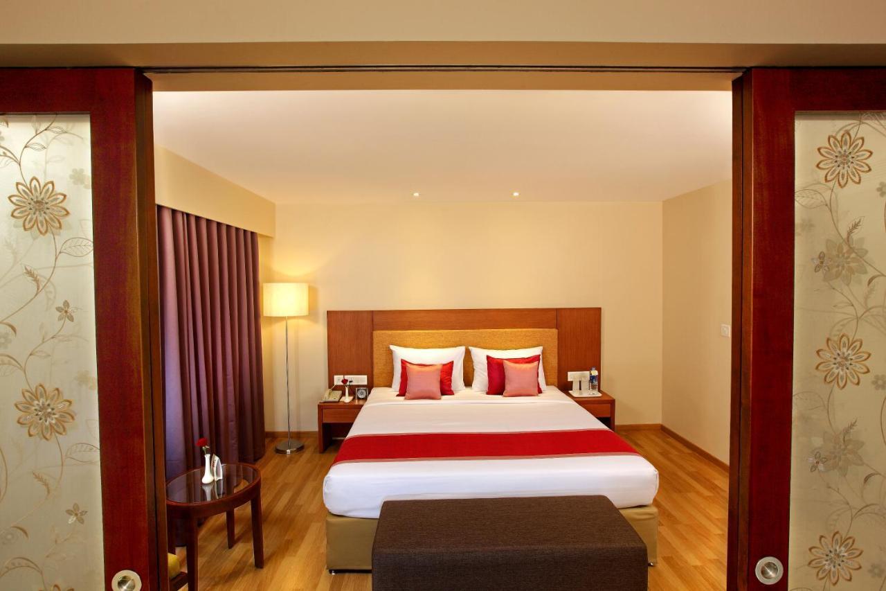 Hotel Park Residency Adoor à Adur Extérieur photo